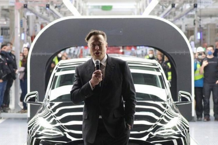 Elon Musk, Tesla'nın Avrupa'daki ilk fabrikasını a&ccedil;tı