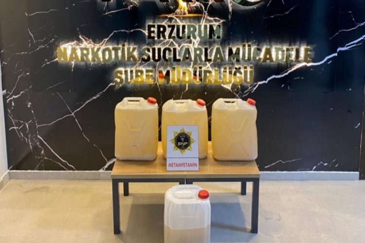Yakıt deposundaki gizli b&ouml;lmeden kilolarca uyuşturucu &ccedil;ıktı