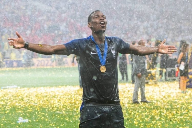 Paul Pogba'nın şampiyonluk madalyası &ccedil;alındı