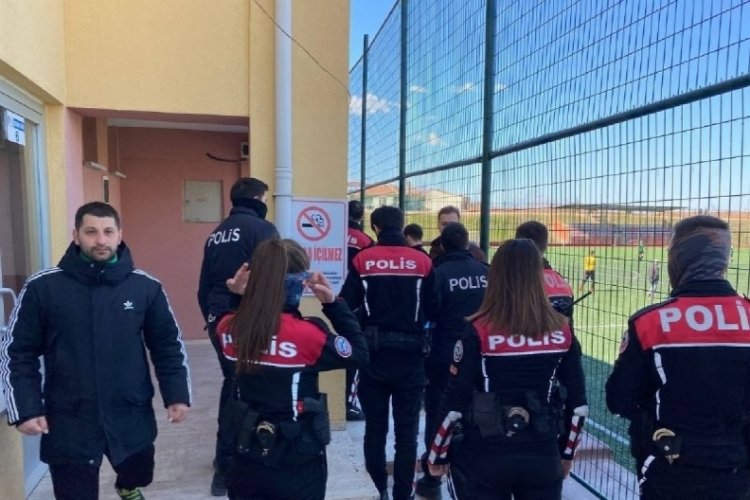 Edirne'de futbol ma&ccedil;ında 2 hakem yaralandı