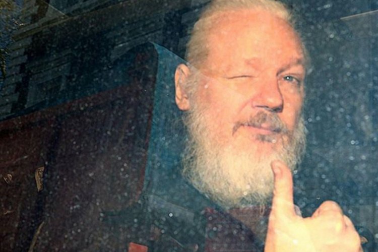 WikiLeaks'in kurucusu Assange, hapishanede evlendi