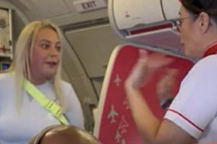Sarhoş İngiliz yolcu, Antalya'ya gelen u&ccedil;akta ter&ouml;r estirdi