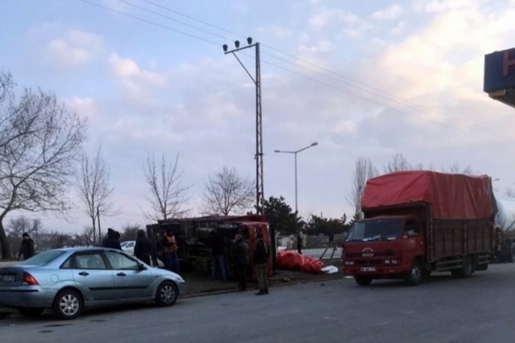 Konya'da kontrolden &ccedil;ıkan tır dehşet sa&ccedil;tı: 1 &ouml;l&uuml;