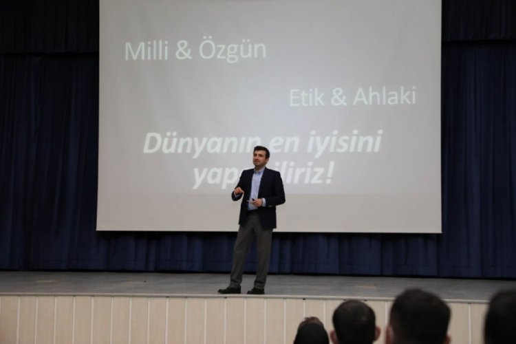Sel&ccedil;uk Bayraktar, Yalova'da gen&ccedil; bahriyelilerle bir araya geldi