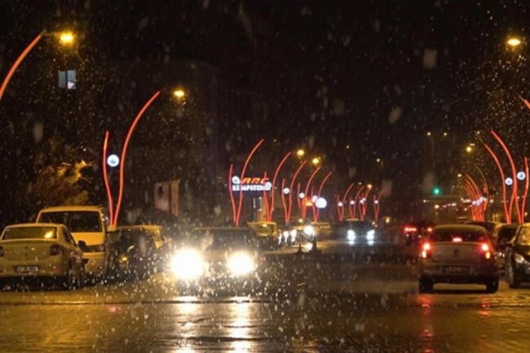 43 ilin ge&ccedil;iş g&uuml;zergahında kar s&uuml;rprizi
