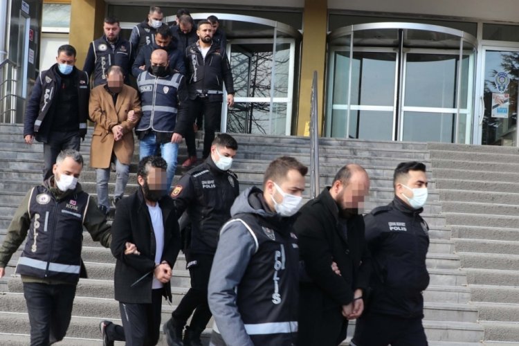 Su&ccedil; &ouml;rg&uuml;t&uuml; operasyonunda 25 kişi adliyede