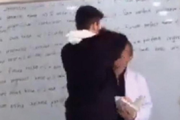 Ankara'da &ouml;ğrencinin &ouml;ğretmene yaptıkları, sosyal medyayı salladı!