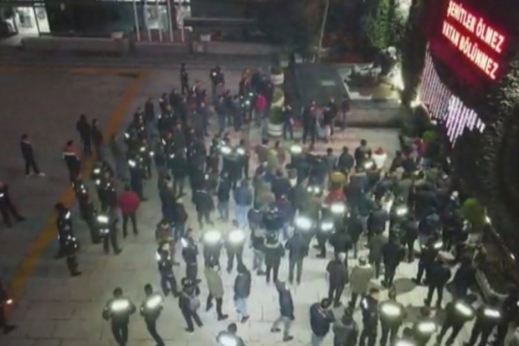 &Ccedil;aldıkları &ccedil;eklerle dolandırıcılık yapan şebekeye operasyon