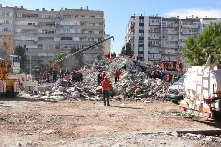 İzmir'de Emrah Apartmanı davasında 'Şov yapmayın' gerginliği