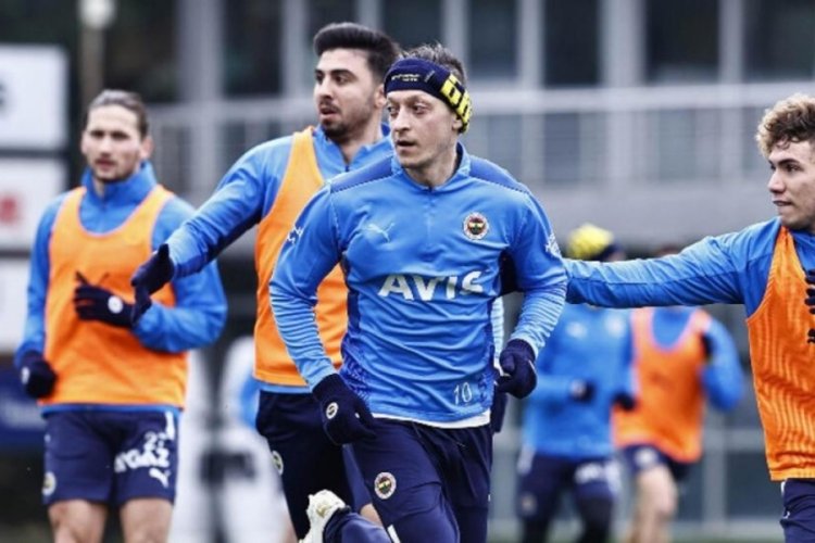 Fenerbah&ccedil;e'den şok karar! Kadro dışı kaldılar
