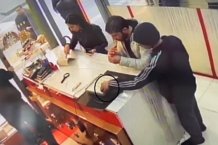 Kuyumcu, hırsızları bek&ccedil;ilere teslim etti