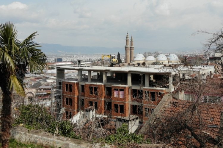 Bursa'da şehrin siluetini bozan bina yıkıldı