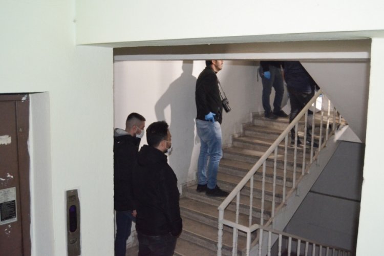 Aksaray'da iş merkezinin merdiven boşluğunda &ouml;l&uuml; bulundu