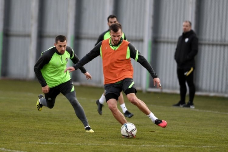 Bursaspor g&uuml;n&uuml; &ccedil;ift antrenmanla kapadı