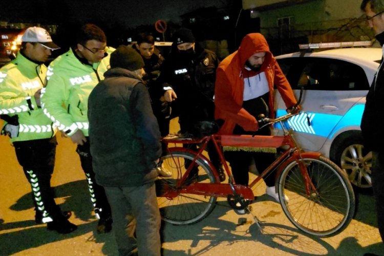 Ehliyetsiz s&uuml;r&uuml;c&uuml;n&uuml;n &ccedil;arptığı bisikletli &ouml;ld&uuml;