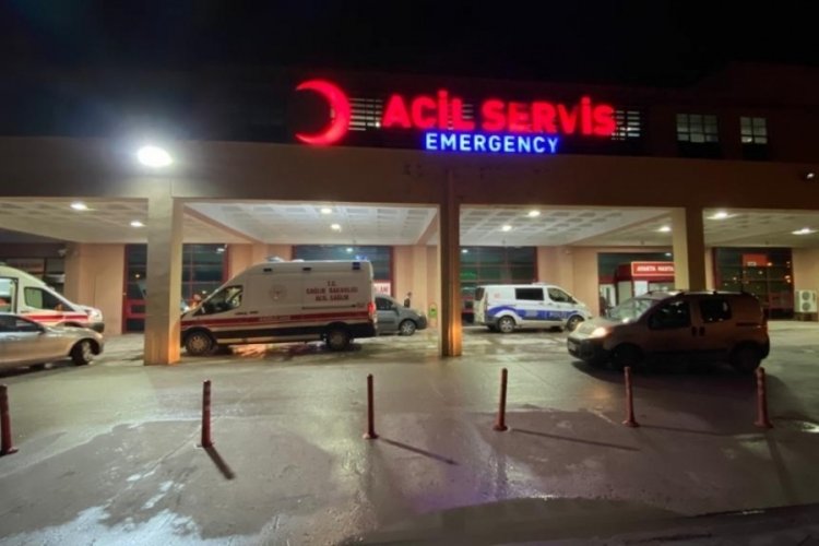 Trenin &ccedil;arptığı gen&ccedil; kız ağır yaralandı