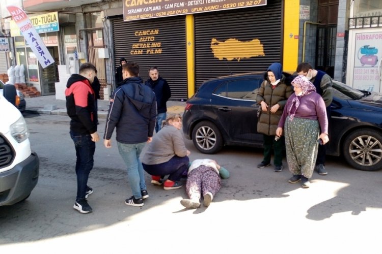 Yaralı kızın başından ambulans gelene kadar ayrılmadı