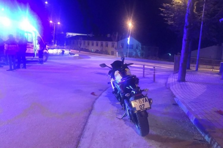 Otomobil ile motosiklet &ccedil;arpıştı