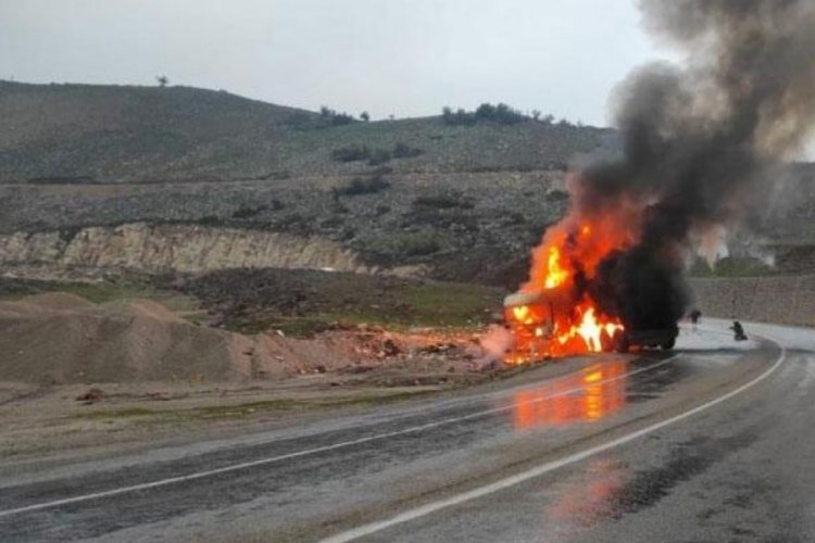 Kilis-Hatay karayolundaki TIR alev topuna d&ouml;nd&uuml;