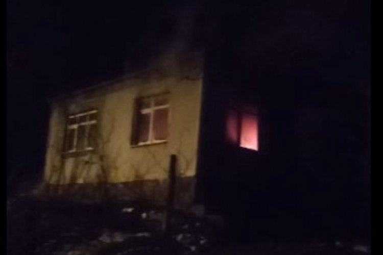 Korkutan yangın bir evi kullanılamaz hale getirdi
