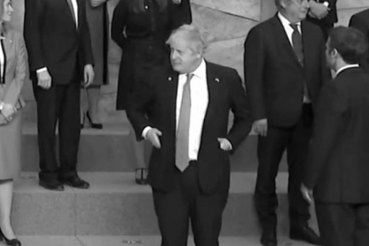 Boris Johnson kritik zirvede ne yapacağını bilemedi