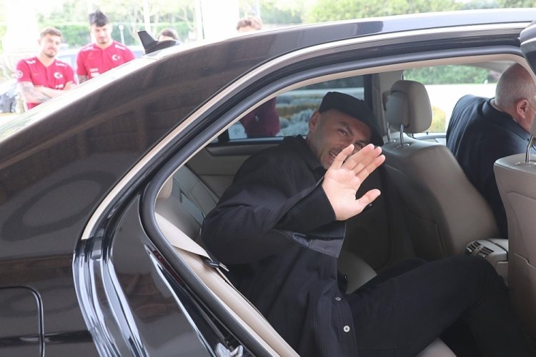 Burak Yılmaz milli takım kampından ayrıldı