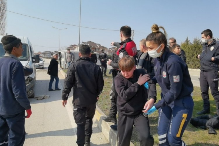 Bursa'da &ouml;ğrenci servisi kaza yaptı: 4 yaralı