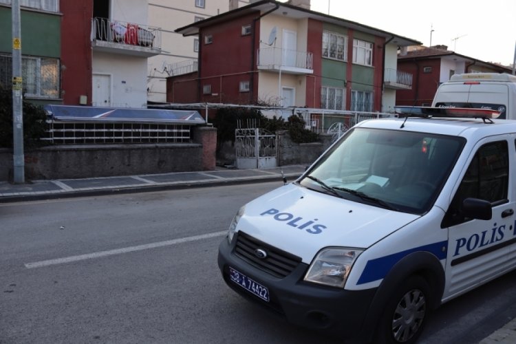 Kirayı almaya geldi, kiracısını &ouml;l&uuml; buldu
