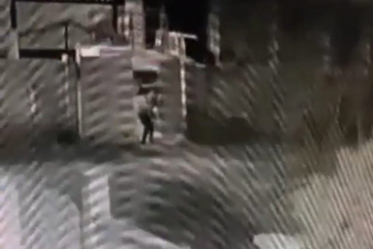 Bisiklet hırsızları g&uuml;venlik kamerasında