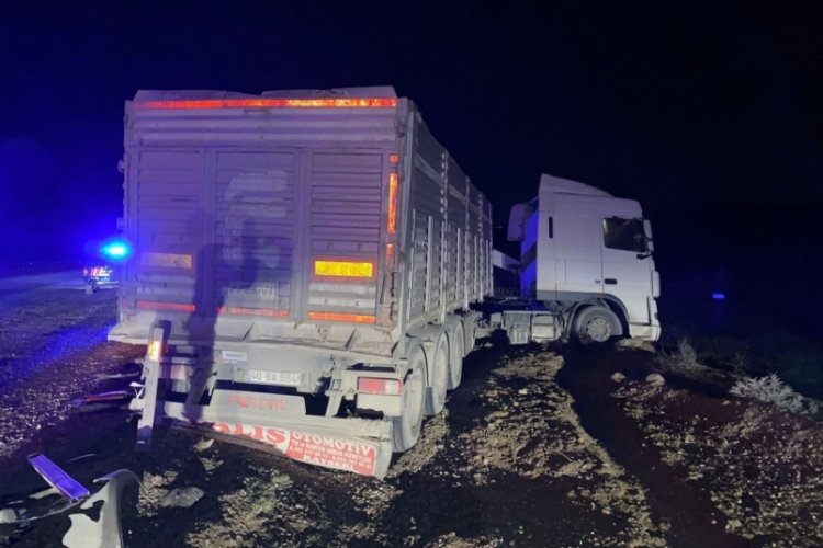 TIR ile minib&uuml;s &ccedil;arpıştı: 1 &ouml;l&uuml;