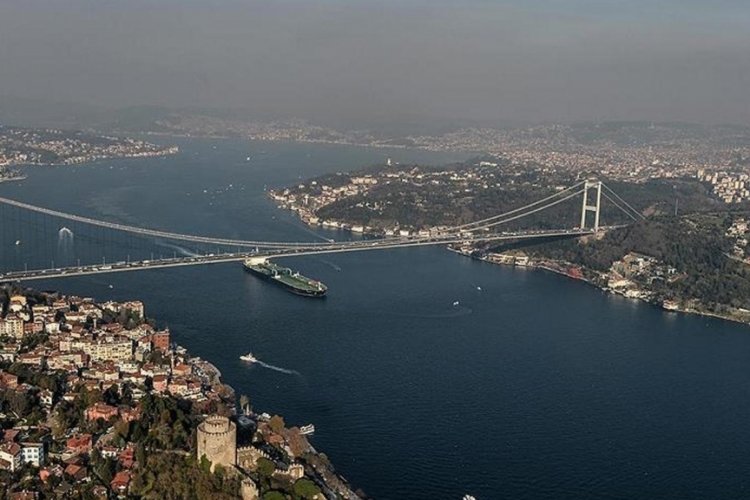 İstanbul Boğazı'nda mayın alarmı: Emniyete alındı