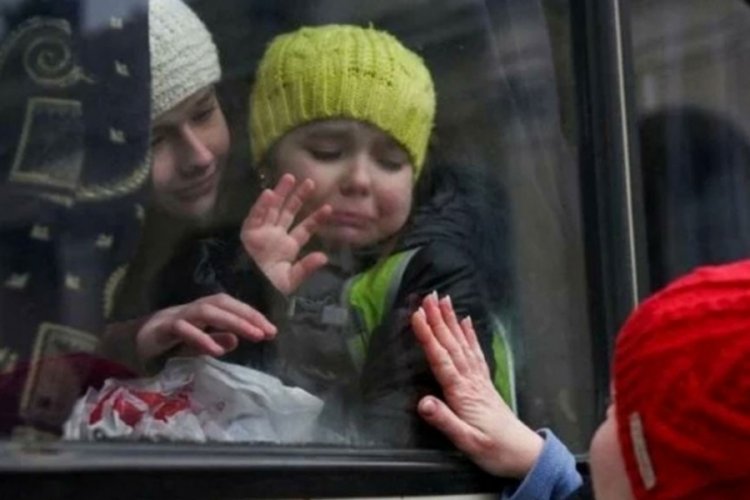 T&uuml;rkiye'ye, Ukrayna'dan tahliye edilen yetim &ccedil;ocuklar getiriliyor