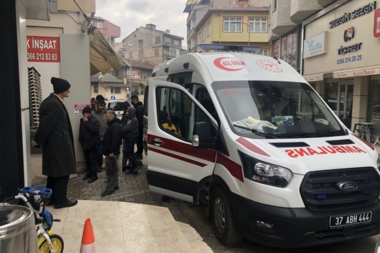 İtfaiye ve polis ekipleri 1 kişiyi evinde &ouml;l&uuml; buldu