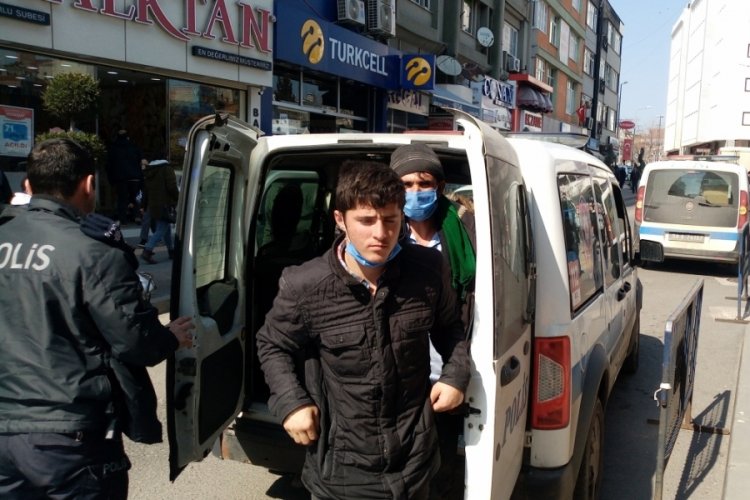 30 ka&ccedil;ak g&ouml;&ccedil;men yakalandı