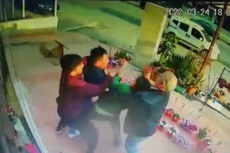 Evli &ccedil;ift arasında, tokatlı, kaldırım taşlı, sandalyeli kavga
