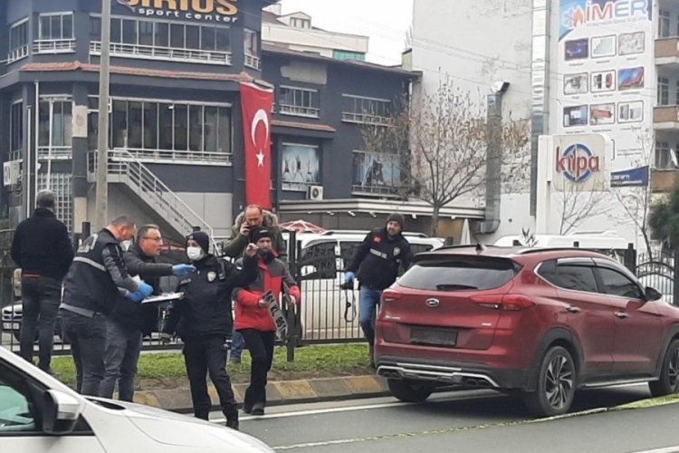 Seyir halindeki jipe ateş a&ccedil;ıldı