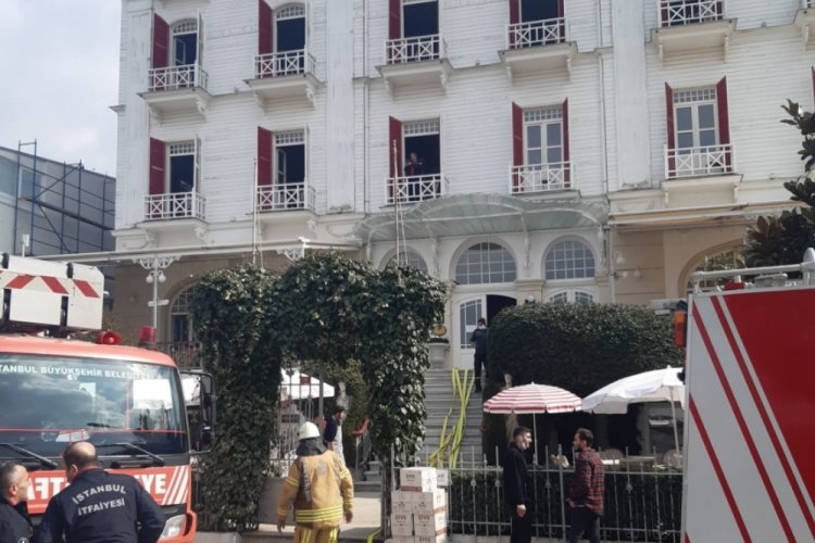 Tarihi otelde yangın paniği