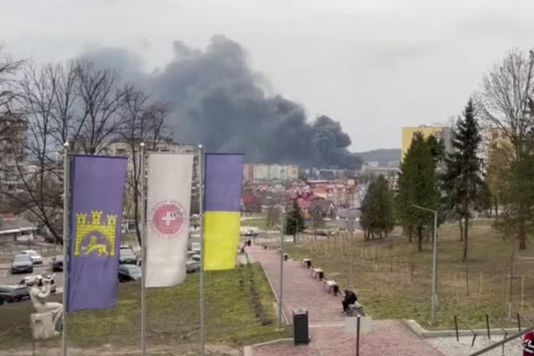 Rusya, Lviv'i art arda vurdu!