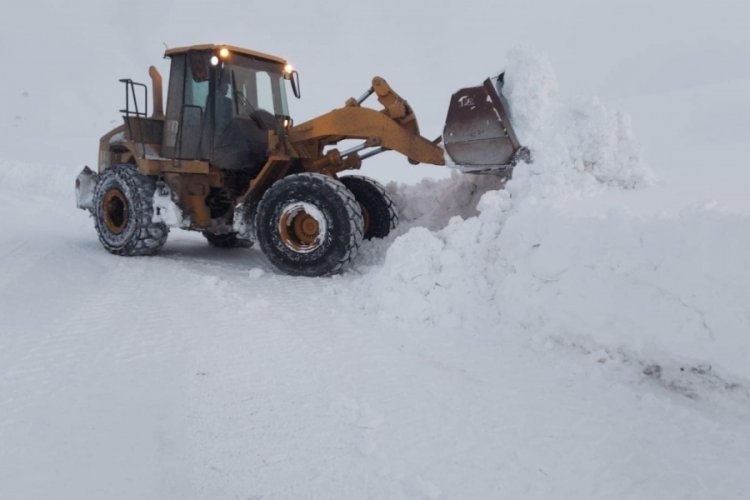 Erzurum'da 325 mahallenin yolu kapandı!