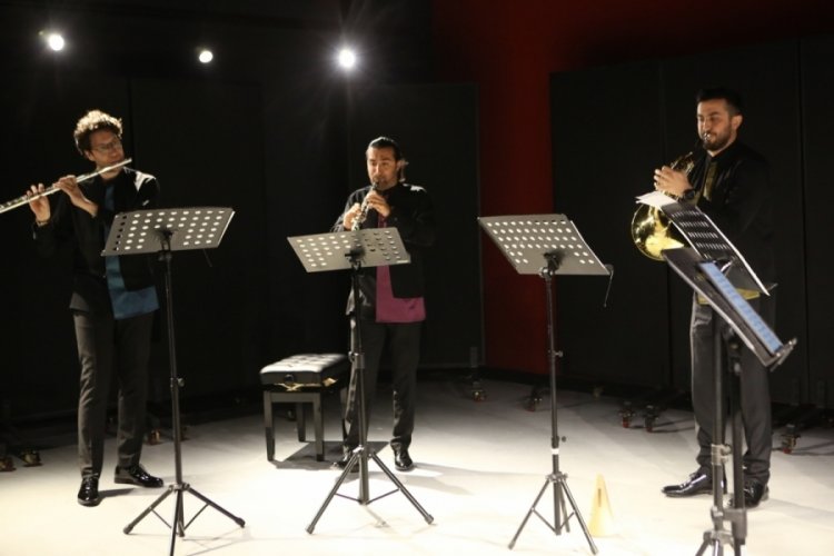 Bursalı m&uuml;zikseverler d&uuml;nya turuna &ccedil;ıktı