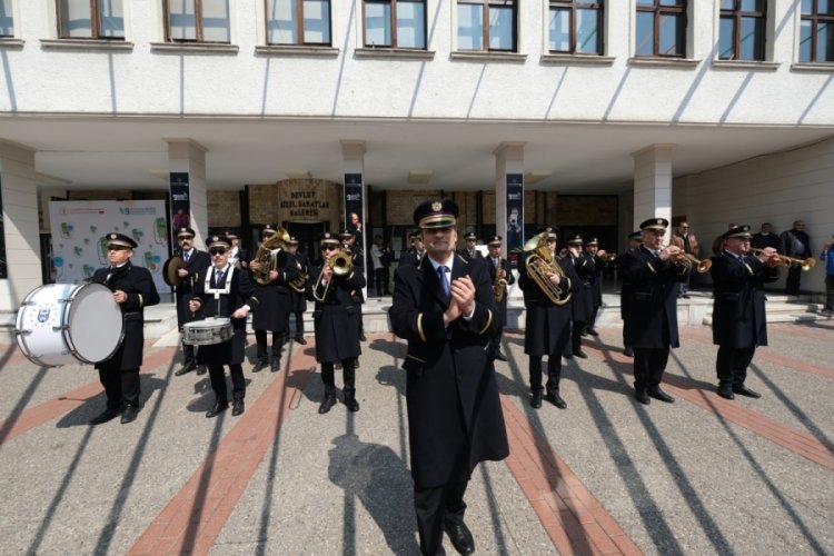 Bursa'da Tiyatro g&uuml;n&uuml; coşkuyla kutlandı