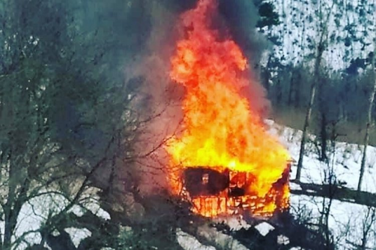 Ev yangını anne ve kızı ayırdı: 1 &ouml;l&uuml;,1 yaralı