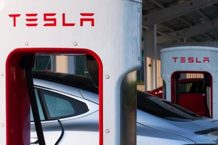 Tesla &Ccedil;in'de  &uuml;retimi durduruyor