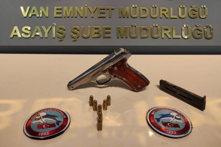 Van'da değişik su&ccedil;lardan aranan 26 kişi yakalandı