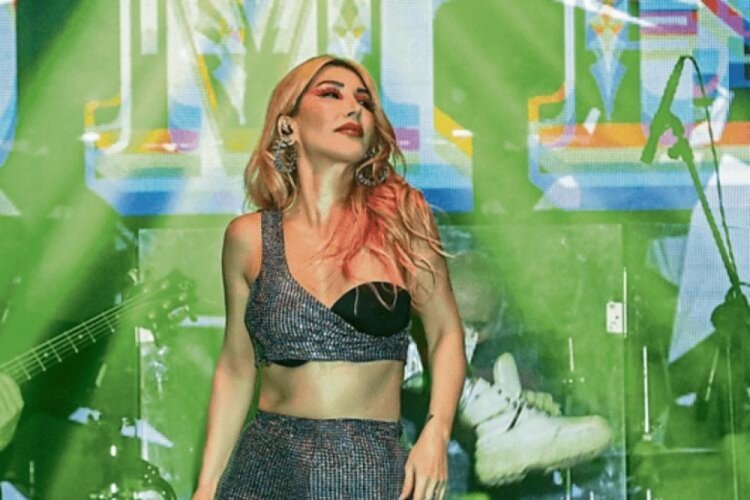 Hande Yener'den yeni imaj
