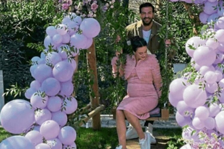 Hande Soral'a hediye yağdı