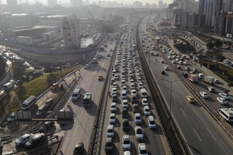 İstanbul'da sabahın ilk saatlerinde trafik y&uuml;zde 60'ı buldu