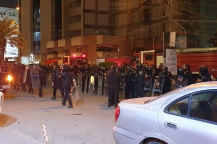 Irak'ta K&uuml;rdistan Demokrat Partisi binası ateşe verildi
