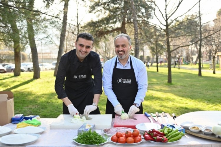 CZN Burak Bursa'nın lezzetlerini ilk kez tattı