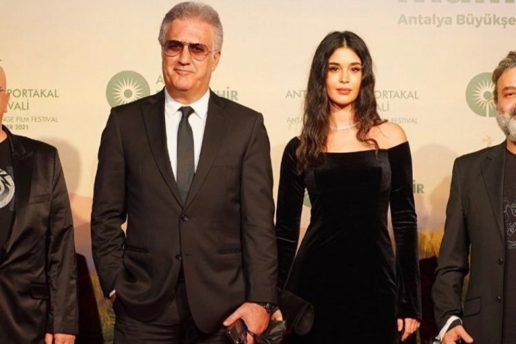 Tamer Karadağlı, k&uuml;&ccedil;&uuml;k sevgilisiyle ilişkisine devam ediyor